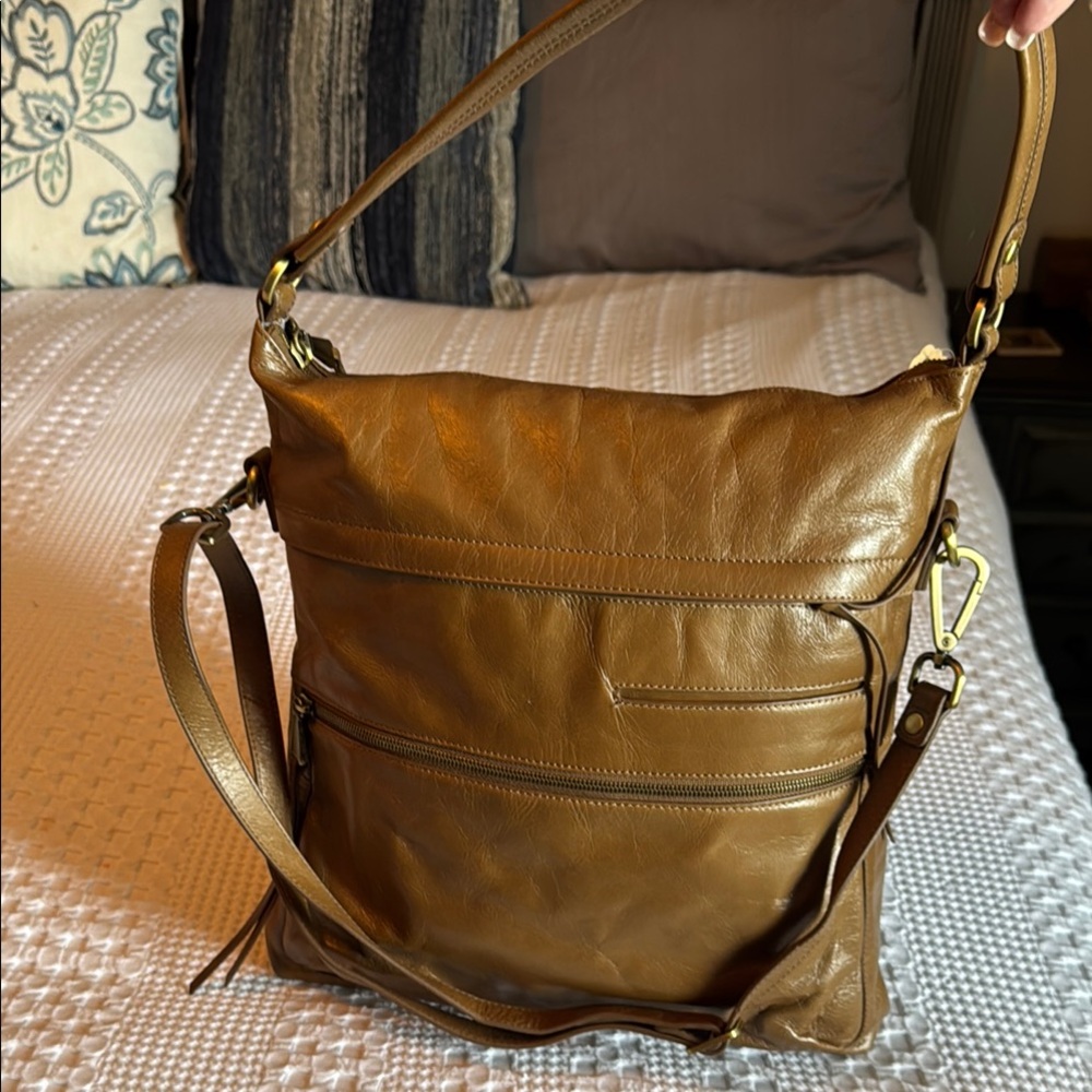 Hobo Elegant Tan Leather Shoulder Bag
